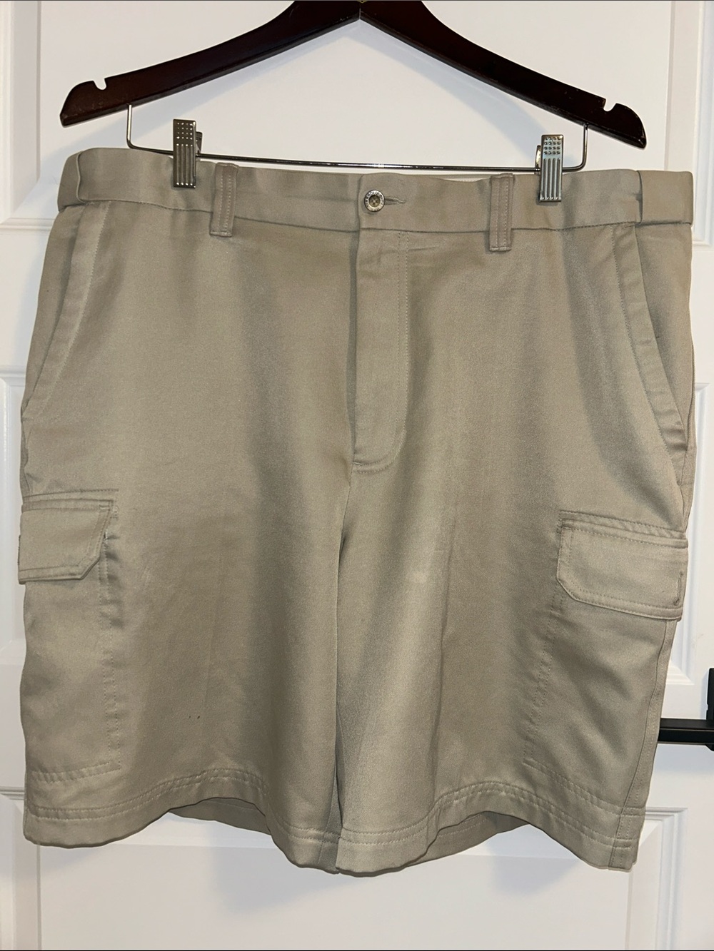 Men's Cargo Shorts — Neutral Khaki Utility Style